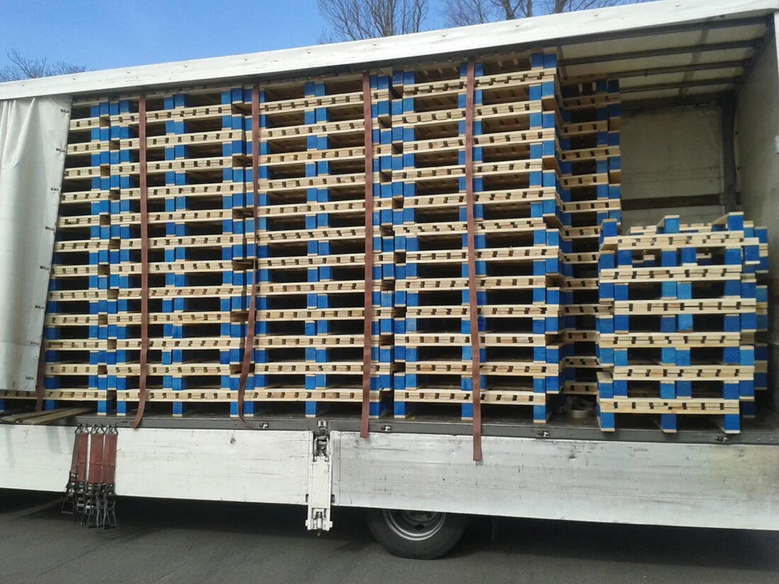 Sonderpalette und Holzbock für innerbetrieblichen Transport